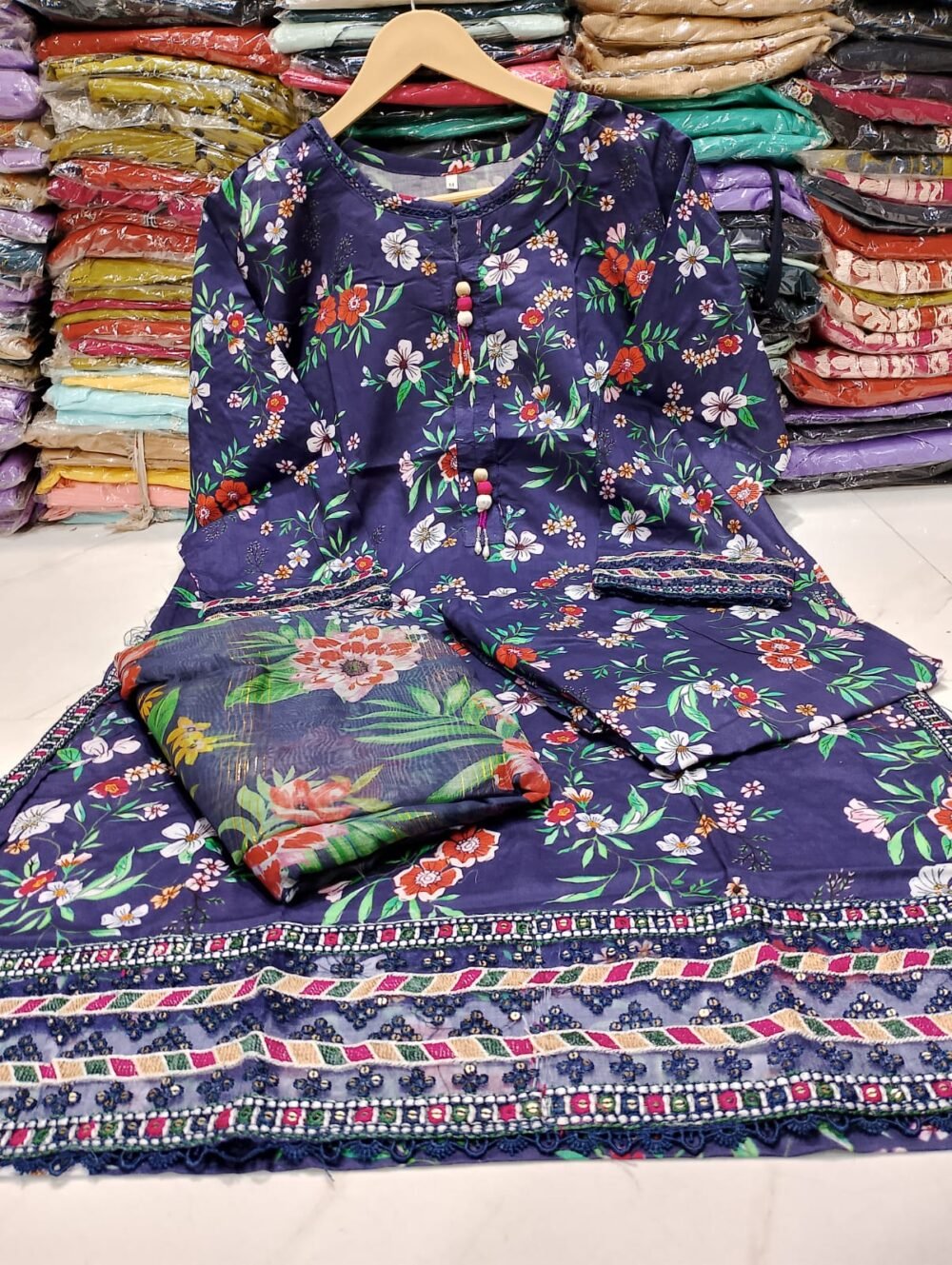 Embroidered Lawn 3PC Suit - Image 3